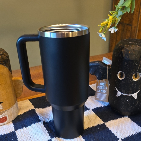 Stanley Matte Black Travel Mug with Handle - Picture 7 of 10